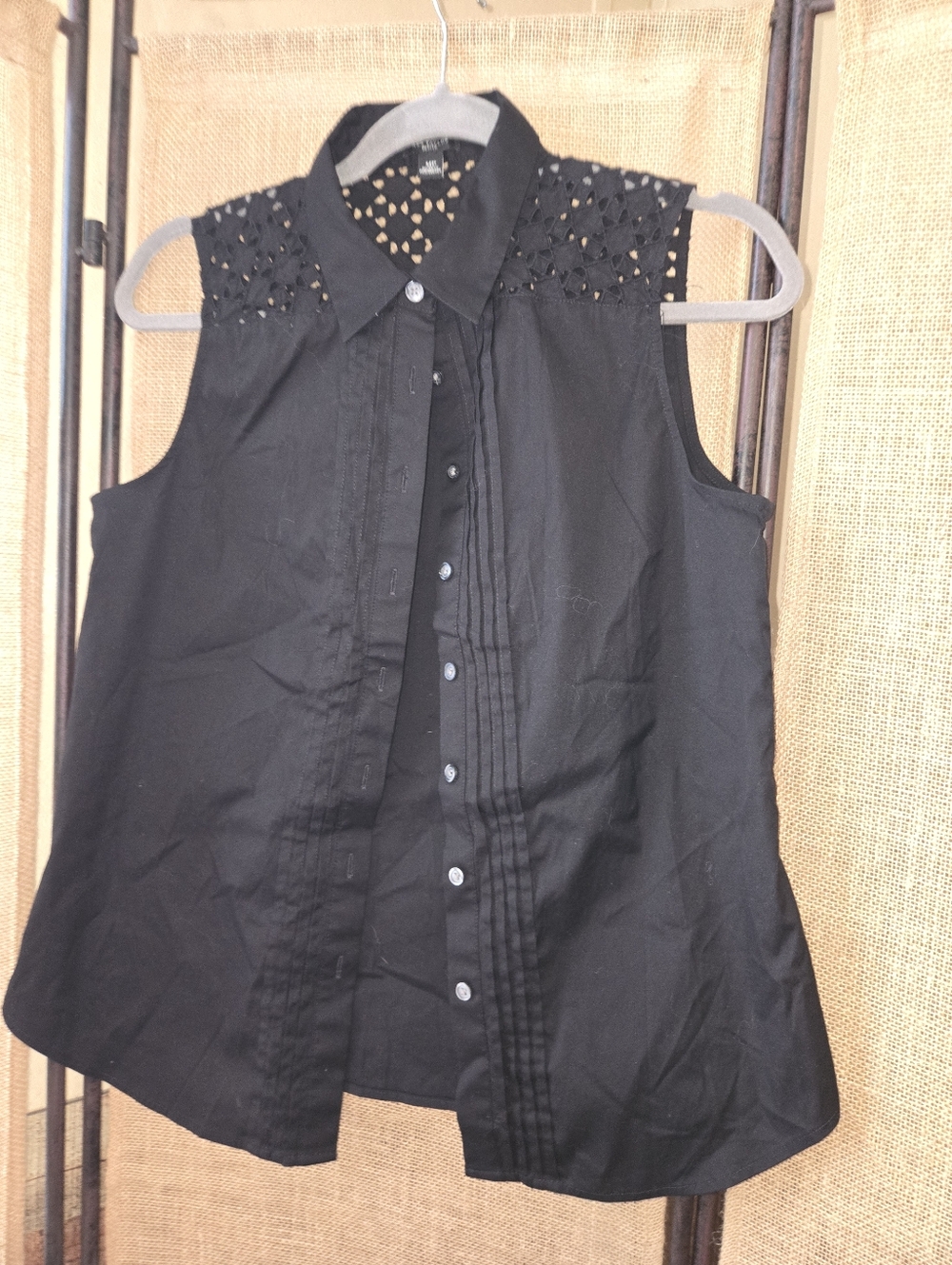 Ann Taylor Petites Sleeveless Black Eyelet Lace Shoulder Button-Front Top MP - Picture 1 of 8